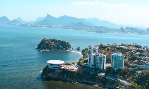 Conectados ao mundo, integrados à cidade